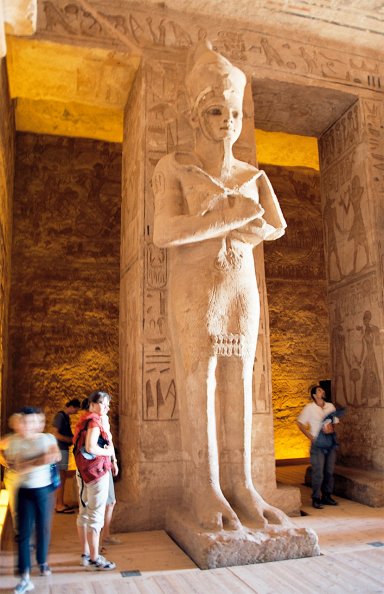 Abu_Simbel,_Ramesses_Temple,_corridor_statue,_Egypt,_Oct_2004.jpg
