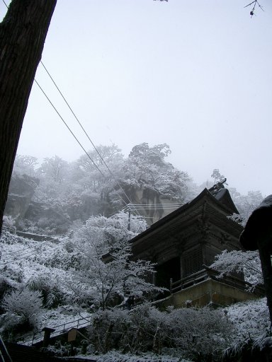 冬の仁王門：Wikipediaからの抜粋.jpg