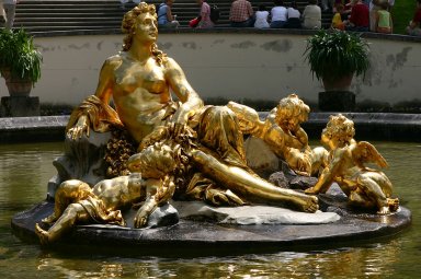 女神像の噴水Linderhof-5.jpg