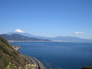 峠からの富士山と駿河湾.jpg