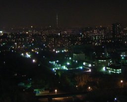 Fロシア旅行：バス内からのモスクワ市内夜景.jpg